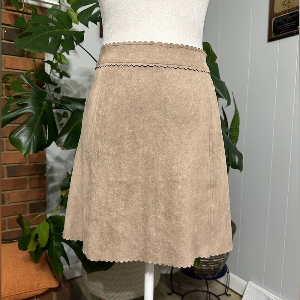 🛍️attart State  stretch  Suede looking mini skirt ( lightweight) Size L
